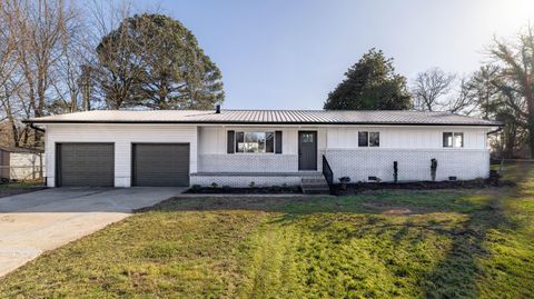 Photo of 142 N Cherry Street, Tunnel Hill, GA 30755 (MLS # 1530211)