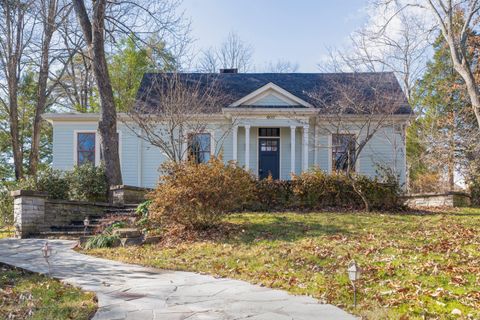 Photo of 900 Avon Place, Chattanooga, TN 37405 (MLS # 1522496)