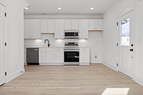 Tiny photo for 3637 Hodley Avenue, Chattanooga, TN 37410 (MLS # 1527836)