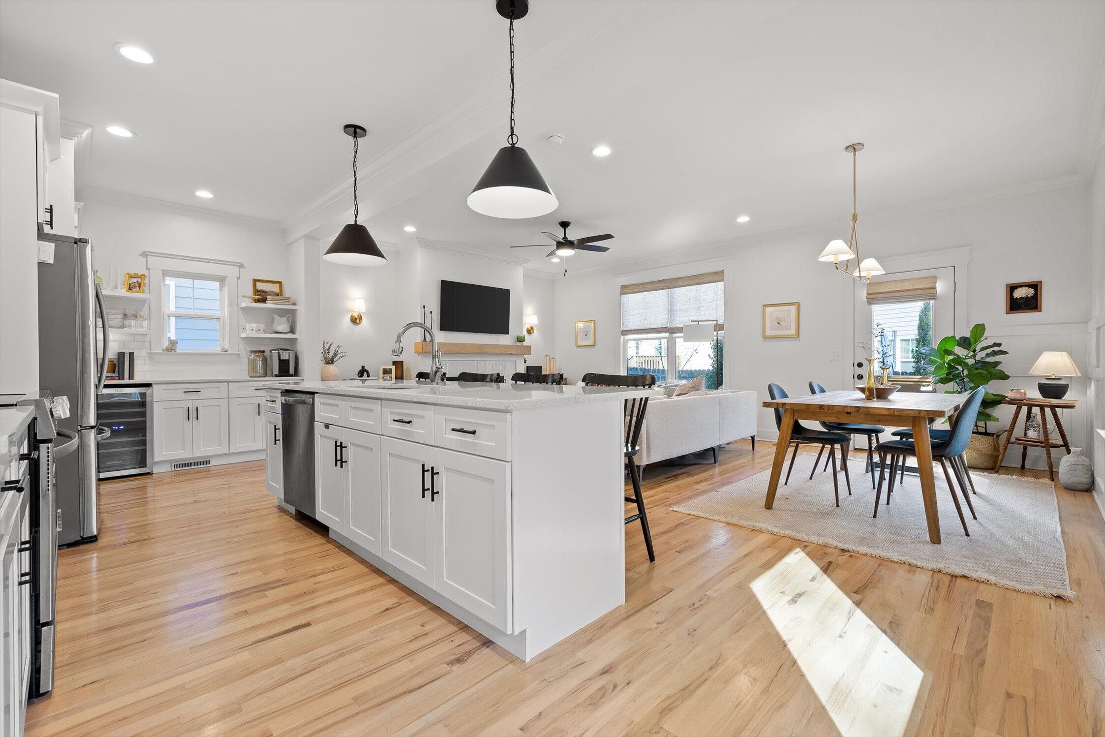 Chattanooga, Tennessee 37405, United States, 3 Bedrooms Bedrooms, ,3 BathroomsBathrooms,Residential,Active,243173