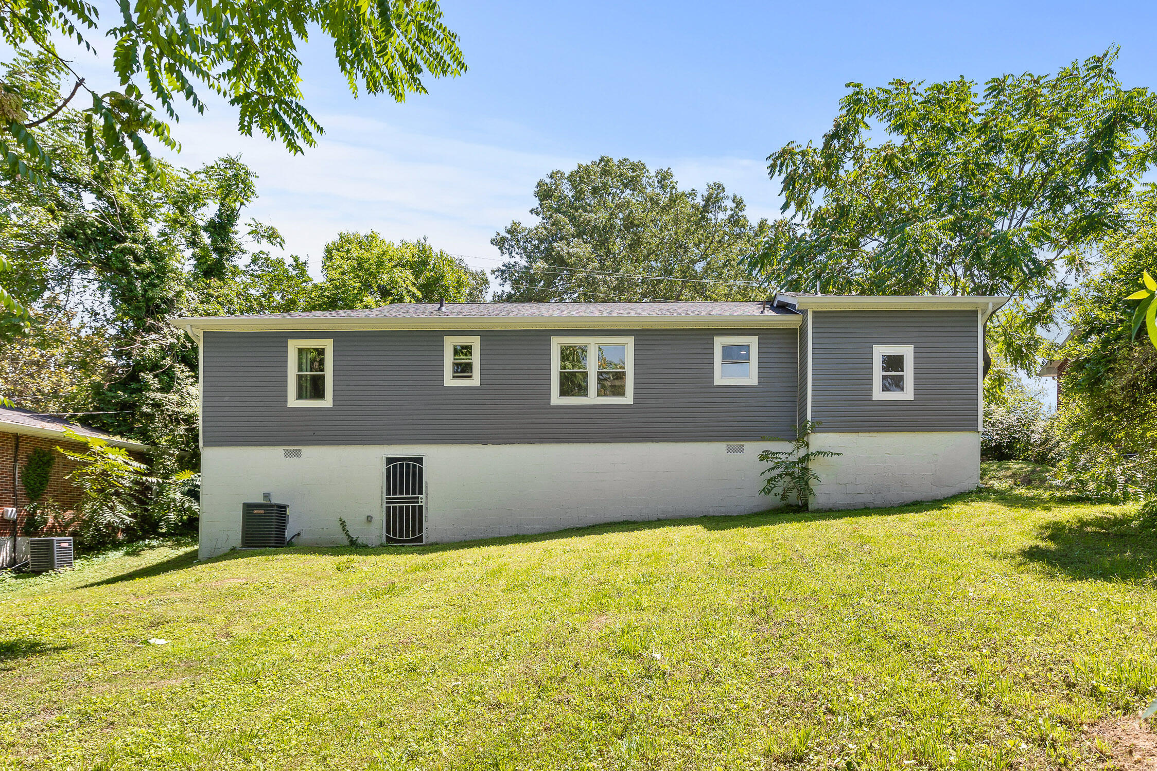 Chattanooga, Tennessee 37412, United States, 3 Bedrooms Bedrooms, ,1 BathroomBathrooms,Residential,Contingent,36183