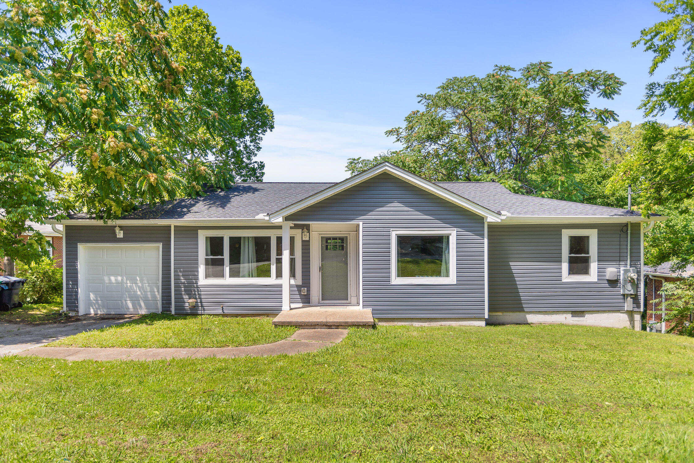 Chattanooga, Tennessee 37412, United States, 3 Bedrooms Bedrooms, ,1 BathroomBathrooms,Residential,Contingent,36183