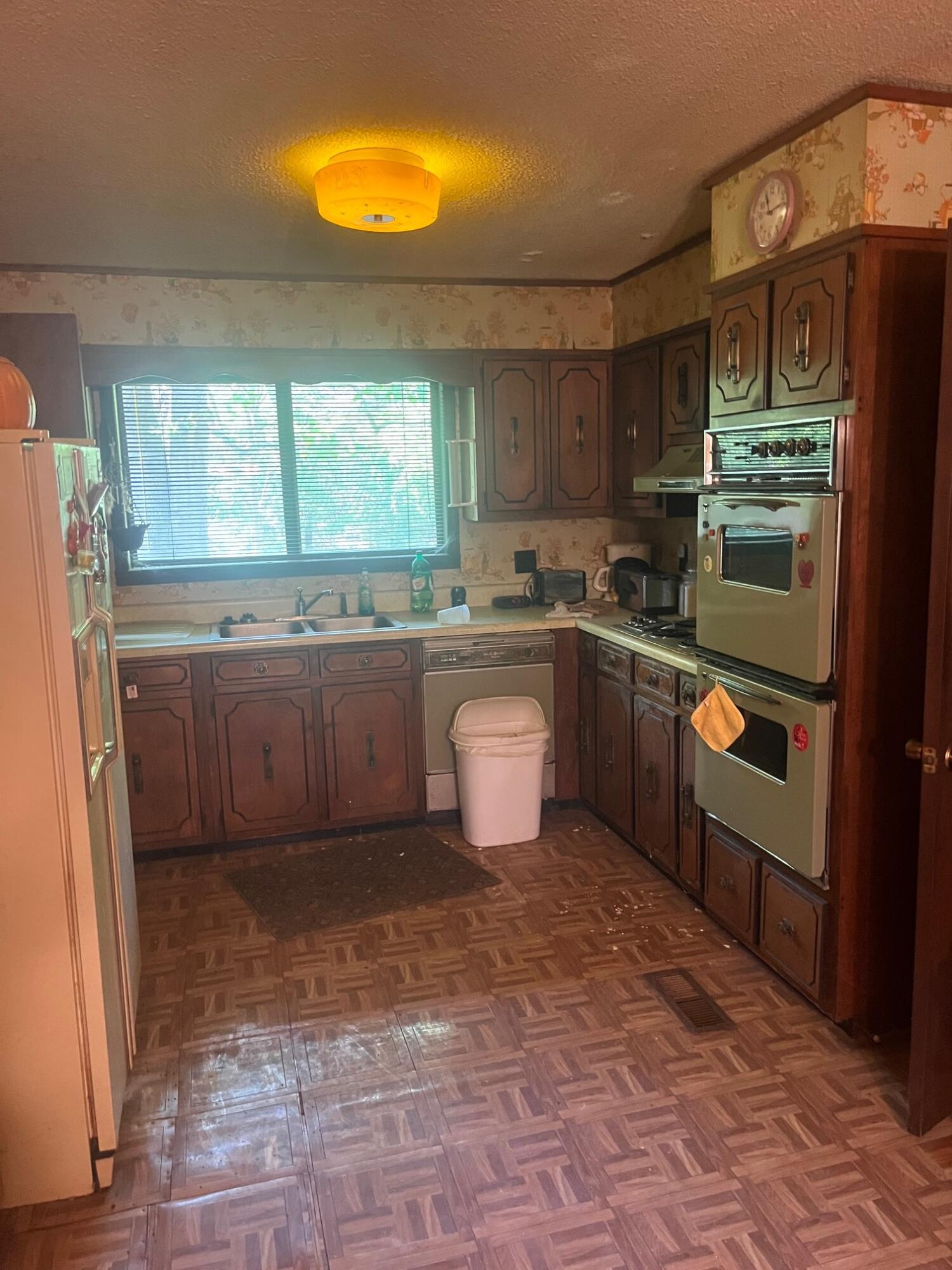 1080 Winnwood Drive, Dalton, Georgia image 3