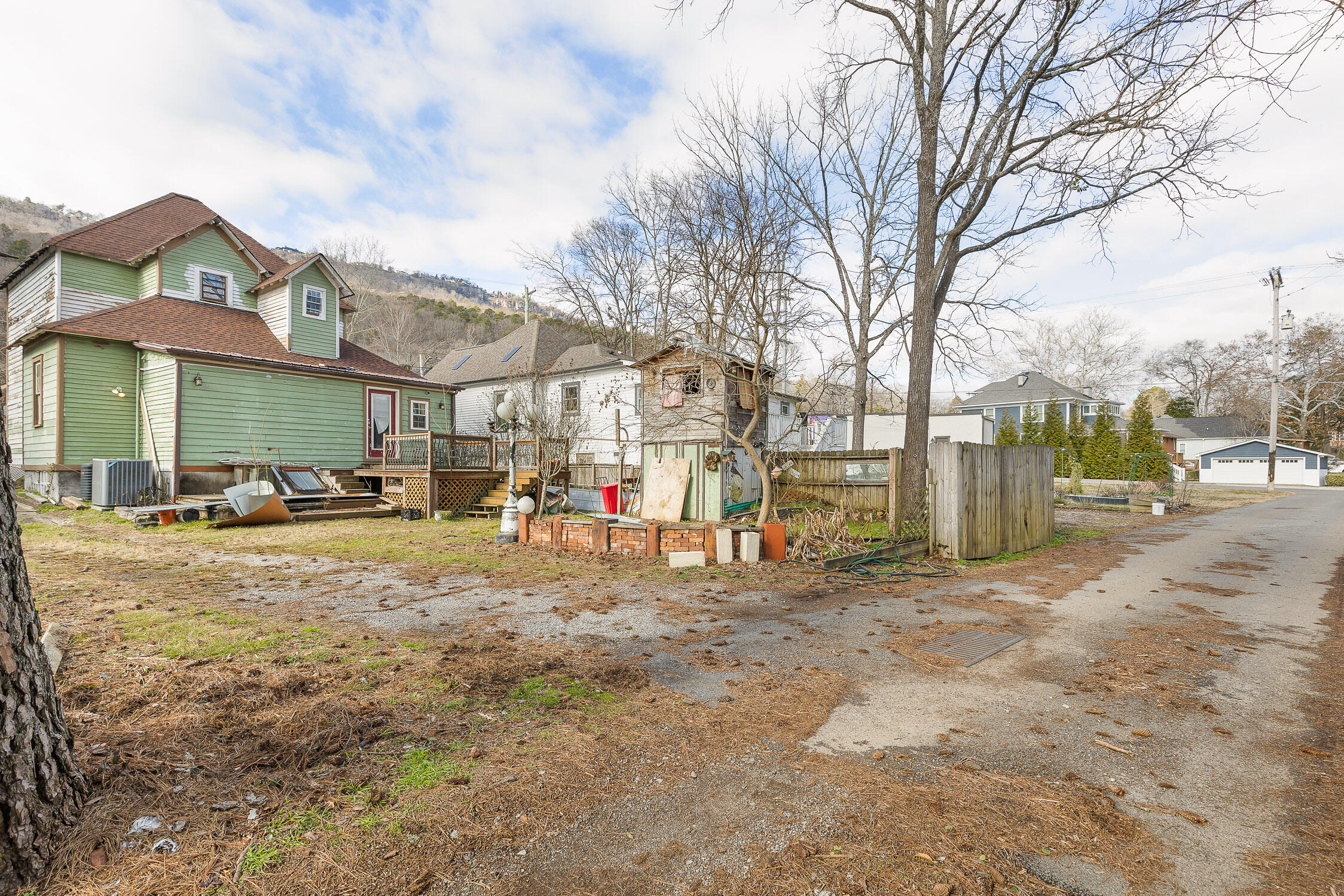 Chattanooga, Tennessee 37409, United States, 3 Bedrooms Bedrooms, ,3 BathroomsBathrooms,Residential,Contingent,18747