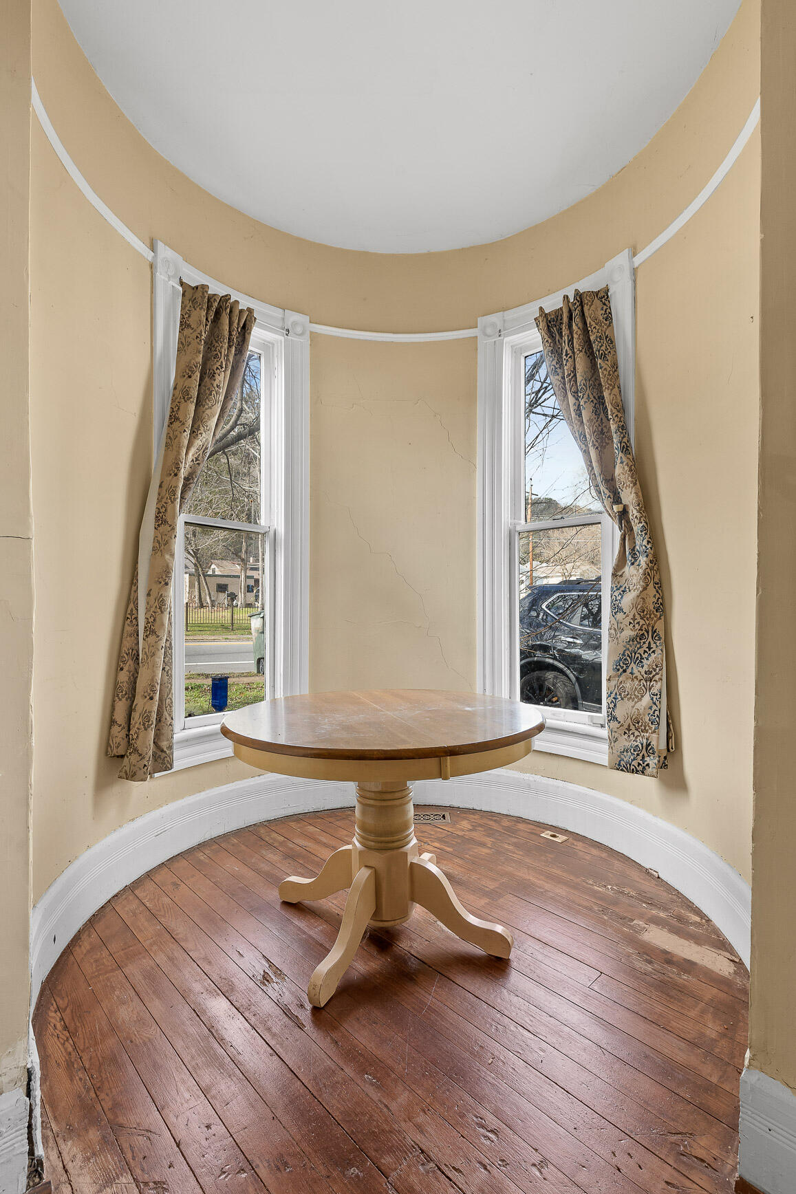 Chattanooga, Tennessee 37409, United States, 3 Bedrooms Bedrooms, ,3 BathroomsBathrooms,Residential,Contingent,18747