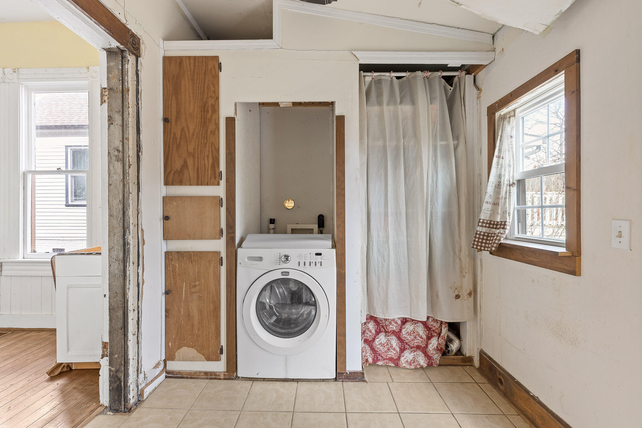 Chattanooga, Tennessee 37409, United States, 3 Bedrooms Bedrooms, ,3 BathroomsBathrooms,Residential,Contingent,18747