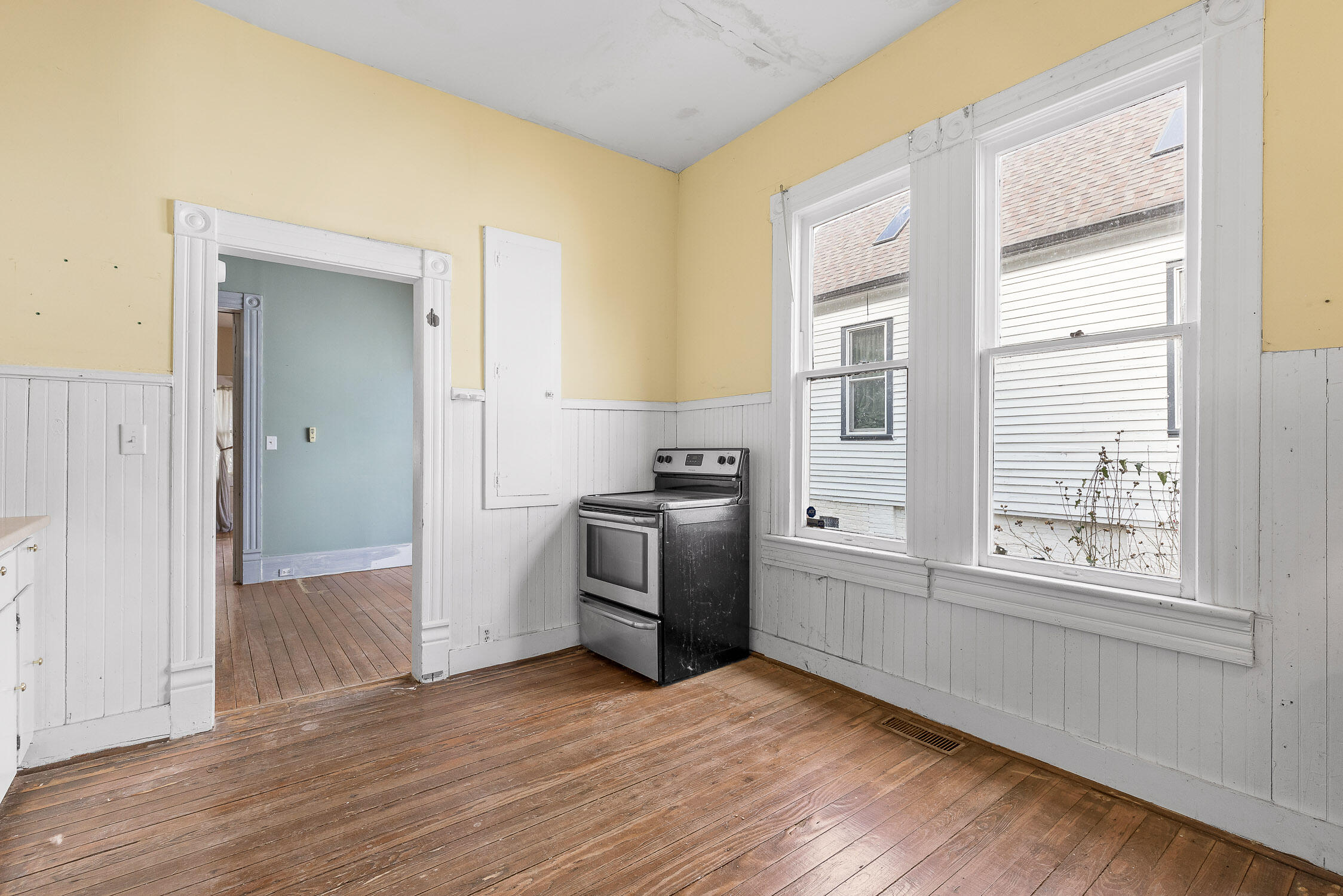 Chattanooga, Tennessee 37409, United States, 3 Bedrooms Bedrooms, ,3 BathroomsBathrooms,Residential,Contingent,18747