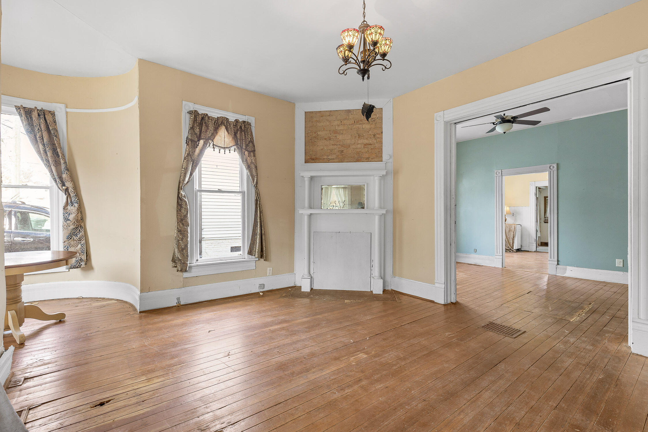 Chattanooga, Tennessee 37409, United States, 3 Bedrooms Bedrooms, ,3 BathroomsBathrooms,Residential,Contingent,18747