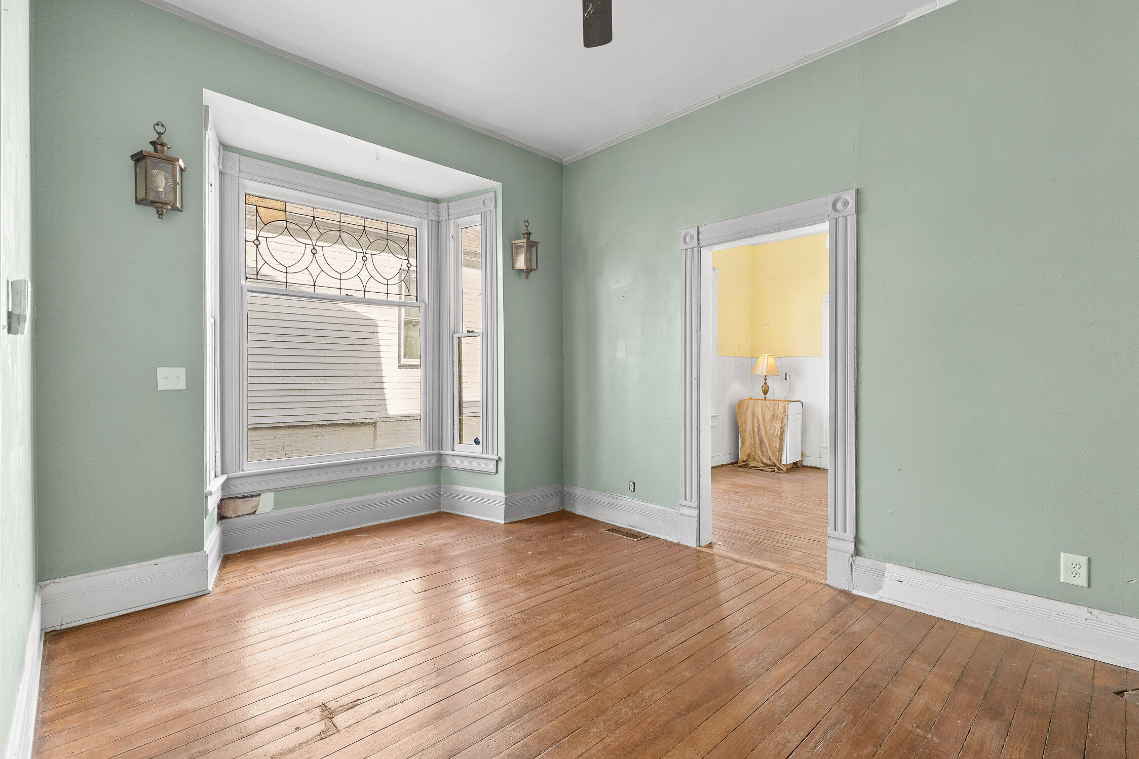 Chattanooga, Tennessee 37409, United States, 3 Bedrooms Bedrooms, ,3 BathroomsBathrooms,Residential,Contingent,18747