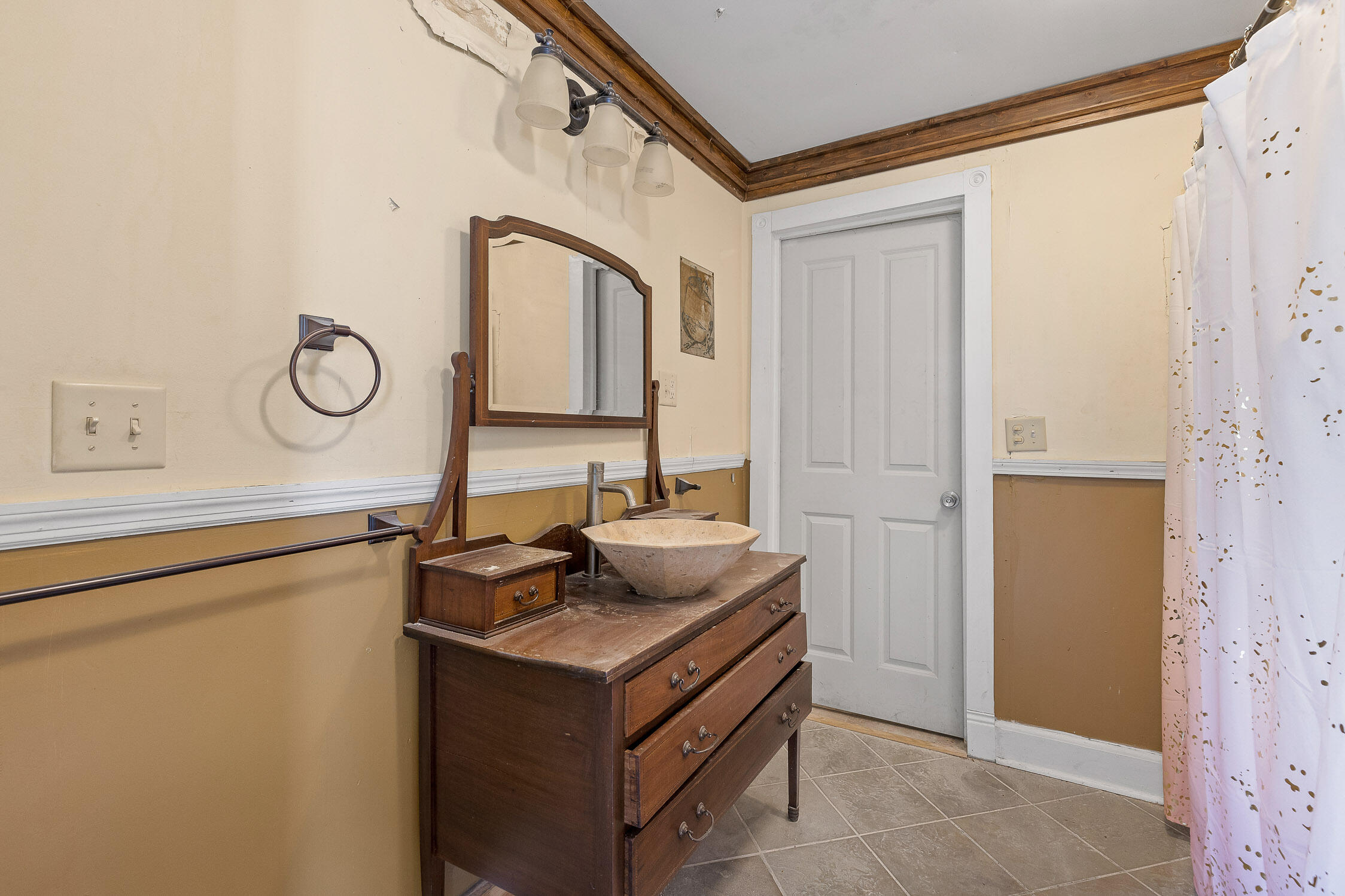 Chattanooga, Tennessee 37409, United States, 3 Bedrooms Bedrooms, ,3 BathroomsBathrooms,Residential,Contingent,18747