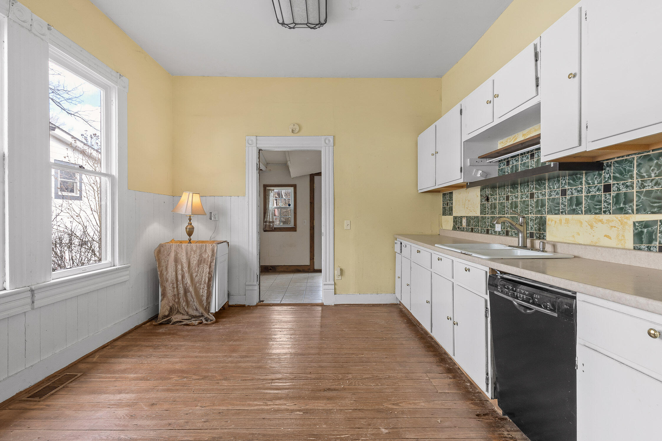 Chattanooga, Tennessee 37409, United States, 3 Bedrooms Bedrooms, ,3 BathroomsBathrooms,Residential,Contingent,18747