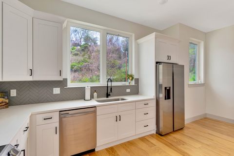 Tiny photo for 724 W Bell Avenue, Chattanooga, TN 37405 (MLS # 1530490)