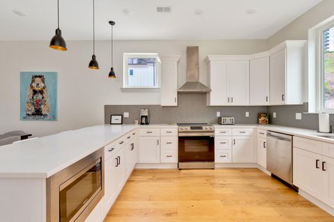 Tiny photo for 724 W Bell Avenue, Chattanooga, TN 37405 (MLS # 1530490)