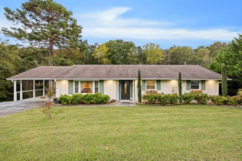 Photo of 152 Coffman Drive, Fort Oglethorpe, GA 30742 (MLS # 1522173)