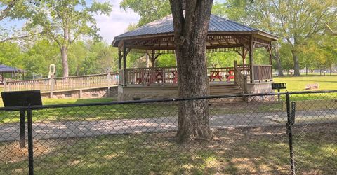 Tiny photo for 102 W 8th Street, Chickamauga, GA 30707 (MLS # 1529458)