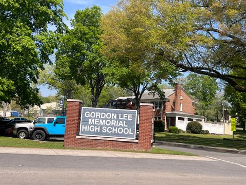 Tiny photo for 102 W 8th Street, Chickamauga, GA 30707 (MLS # 1529458)