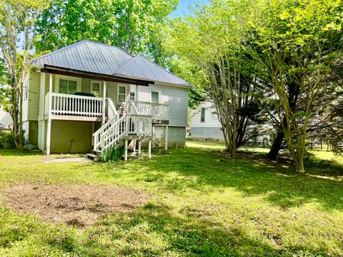 Tiny photo for 102 W 8th Street, Chickamauga, GA 30707 (MLS # 1529458)