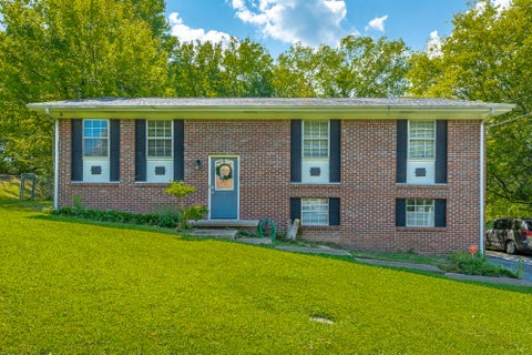Homes For Sale - 1114 Charwood Lane<br/> Hamilton County, Hixson, TN 37343