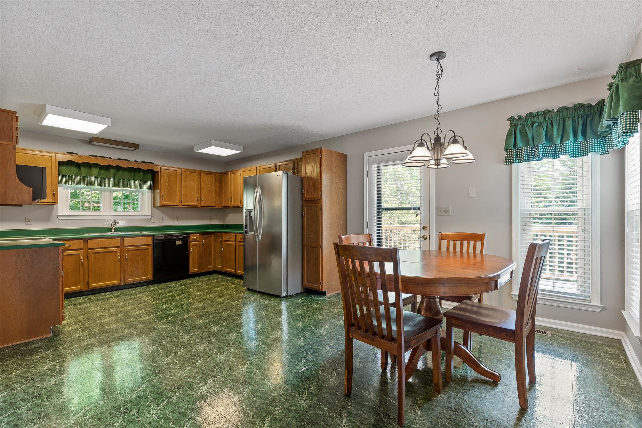 Chattanooga, Tennessee 37421, United States, 4 Bedrooms Bedrooms, ,5 BathroomsBathrooms,Residential,Active,146831