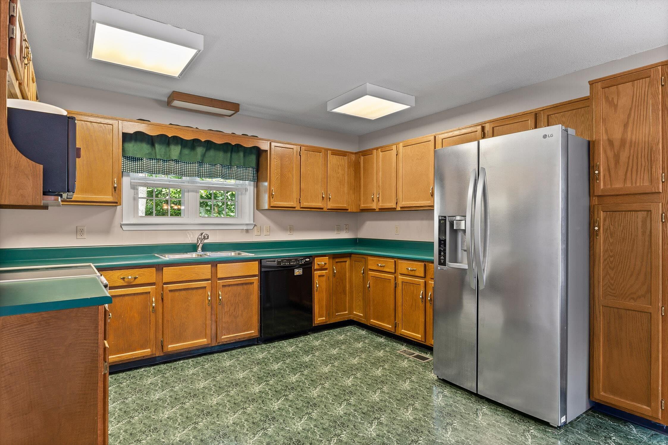 Chattanooga, Tennessee 37421, United States, 4 Bedrooms Bedrooms, ,5 BathroomsBathrooms,Residential,Active,146831