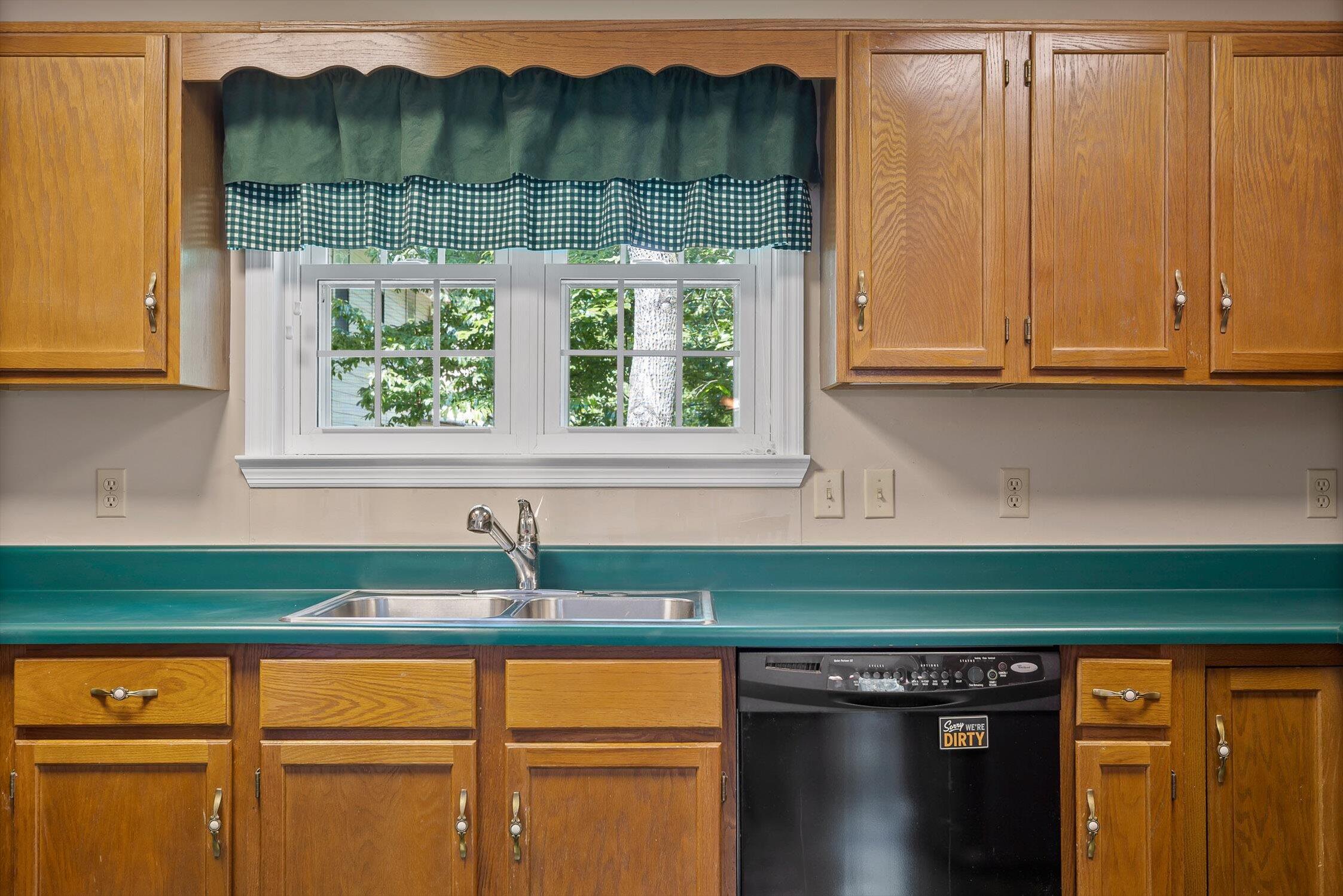 Chattanooga, Tennessee 37421, United States, 4 Bedrooms Bedrooms, ,5 BathroomsBathrooms,Residential,Active,146831