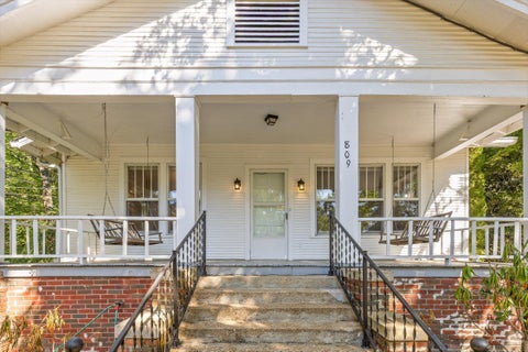 Photo of 809 Fairmount Avenue, Signal Mountain, TN 37377 (MLS # 1544492)