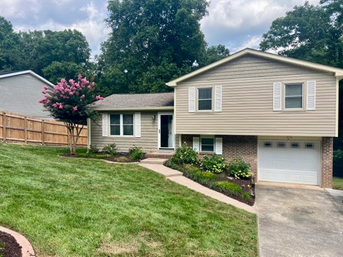 Homes For Sale - 411 Oak Tree Road<br/> Catoosa County, Ringgold, GA 30736