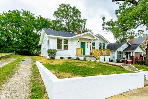 Tiny photo for 1709 E 13th Street, Chattanooga, TN 37404 (MLS # 1529176)