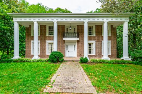 Photo of 206 Palisades Drive, Signal Mountain, TN 37377 (MLS # 1518888)