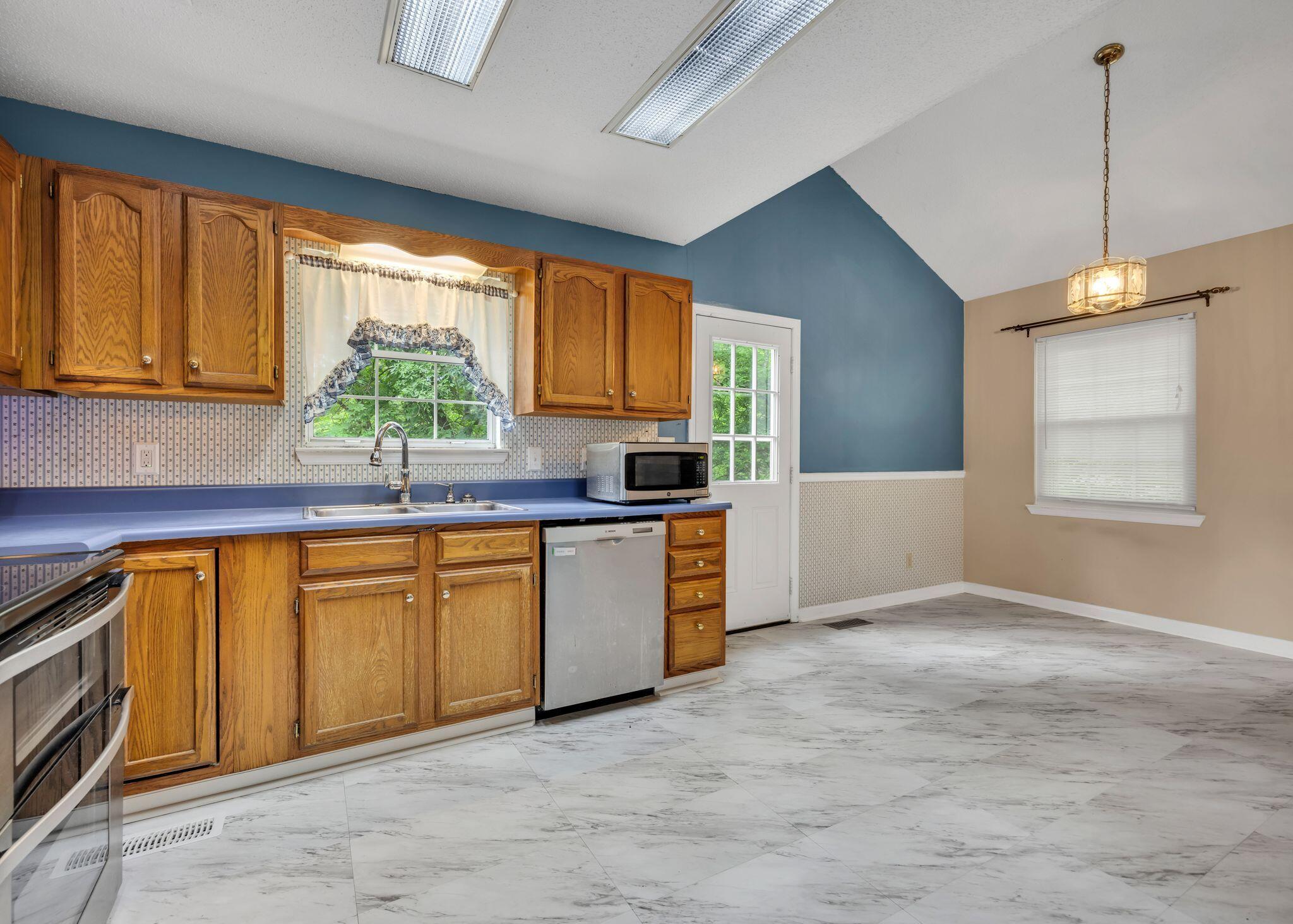 216 Longview Drive, Rossville, Georgia image 12