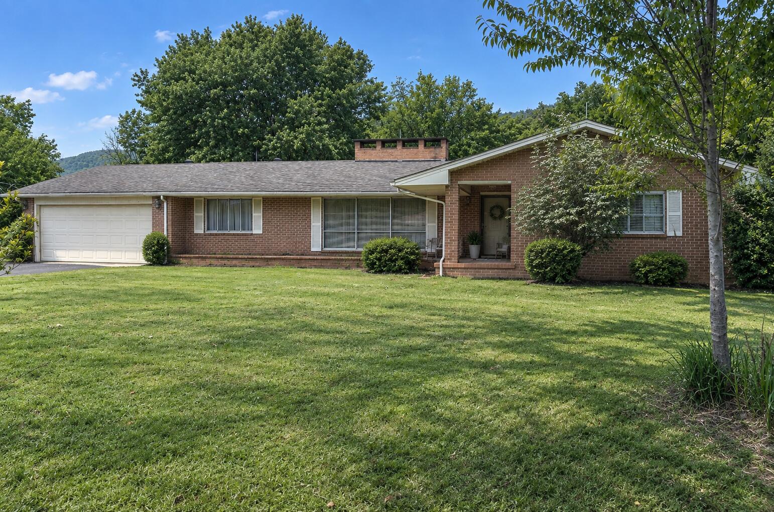 1385 N Main Street