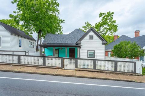 Photo of 1308 Bailey Avenue, Chattanooga, TN 37404 (MLS # 1530019)