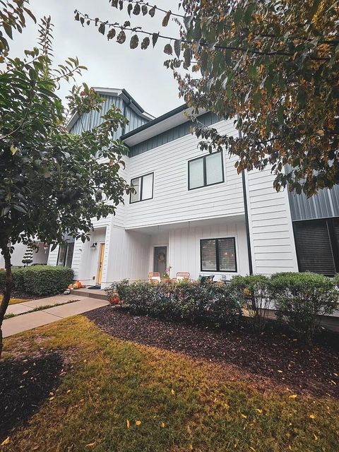 Photo of 3125 Saint Elmo Avenue, Chattanooga, TN 37408 (MLS # 1524321)