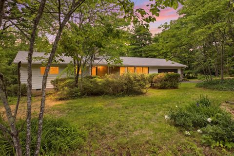 Photo of 104 Pinehurst Lane, Signal Mountain, TN 37377 (MLS # 1534650)