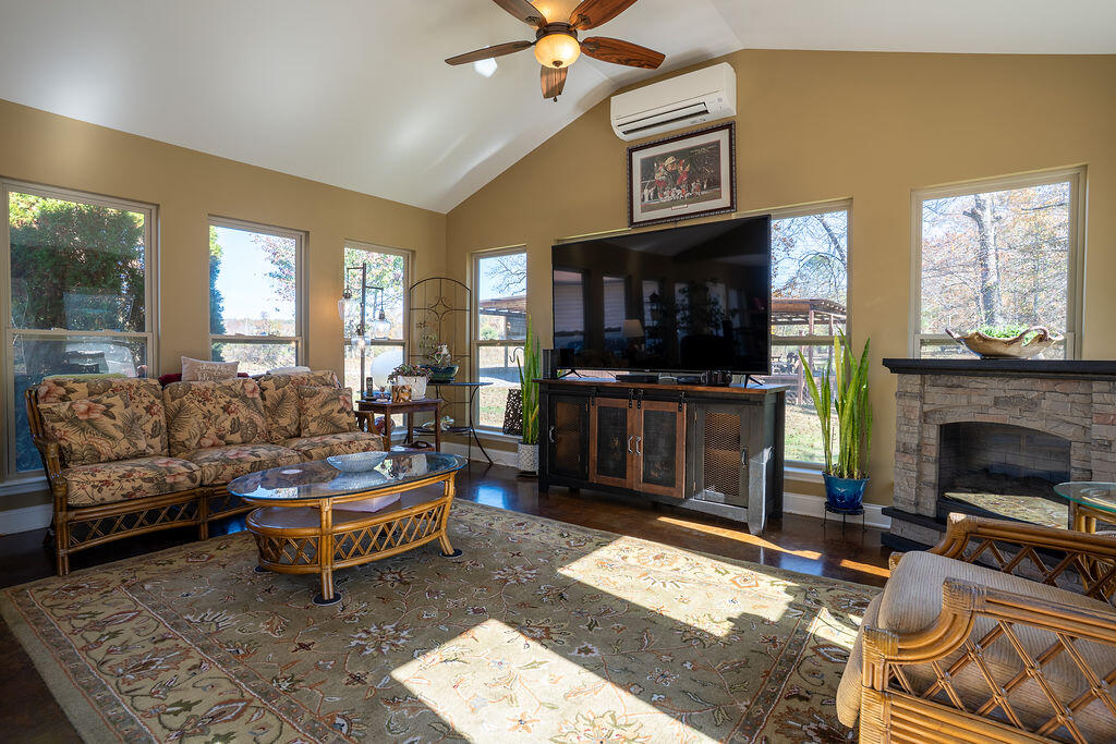 Trenton, Georgia 30752, United States, 1 Bedroom Bedrooms, ,2 BathroomsBathrooms,Residential,Active,243127