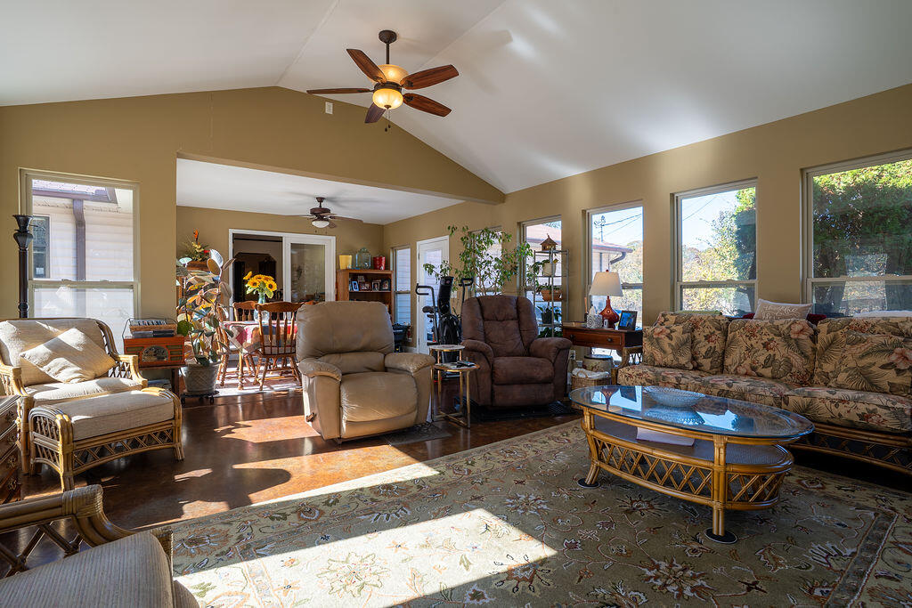 Trenton, Georgia 30752, United States, 1 Bedroom Bedrooms, ,2 BathroomsBathrooms,Residential,Active,243127