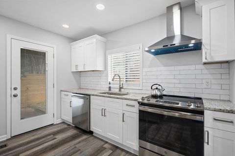 Tiny photo for 855 N Chamberlain Avenue, Chattanooga, TN 37406 (MLS # 1527953)