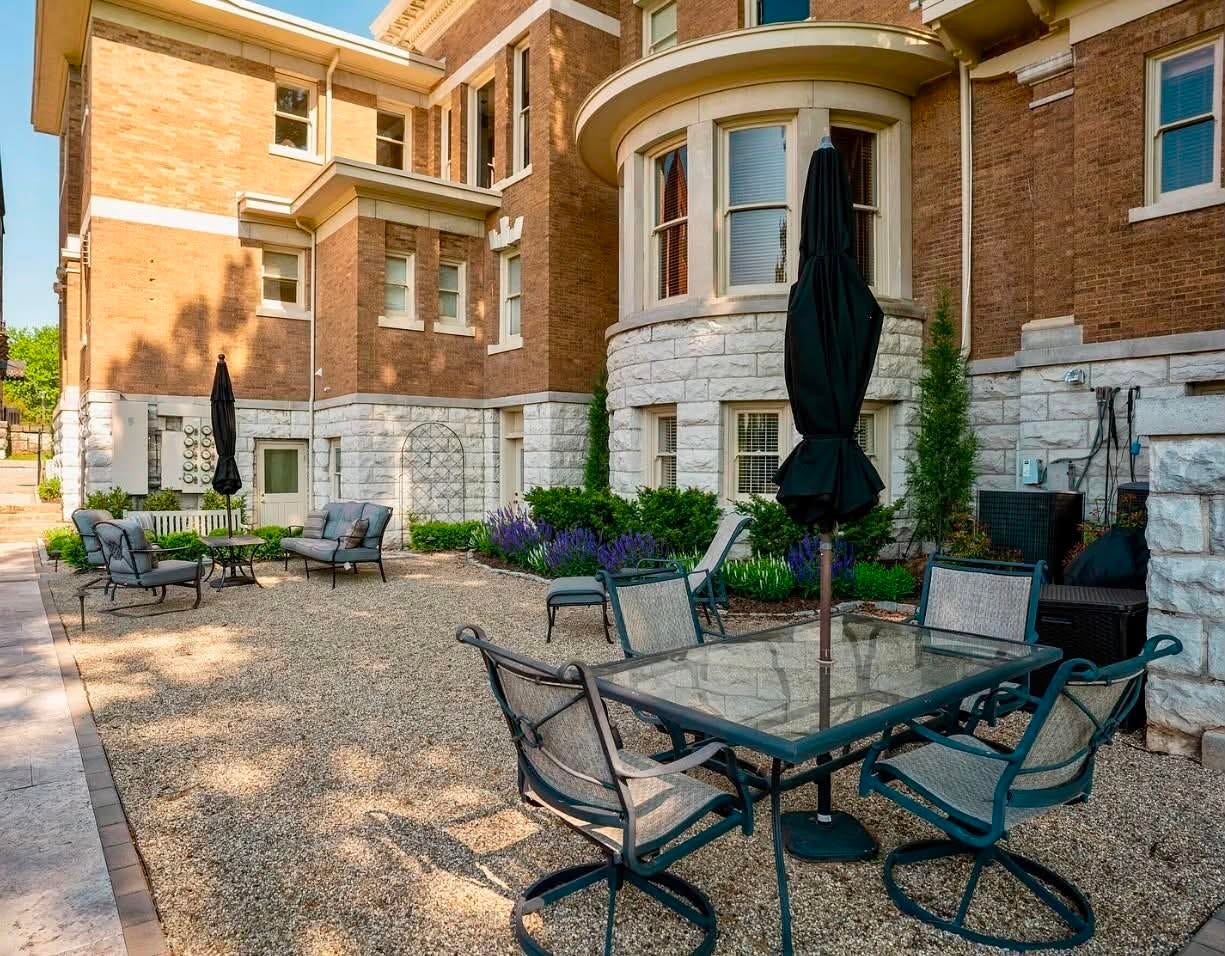 900 Vine Street 5 - Photo 4