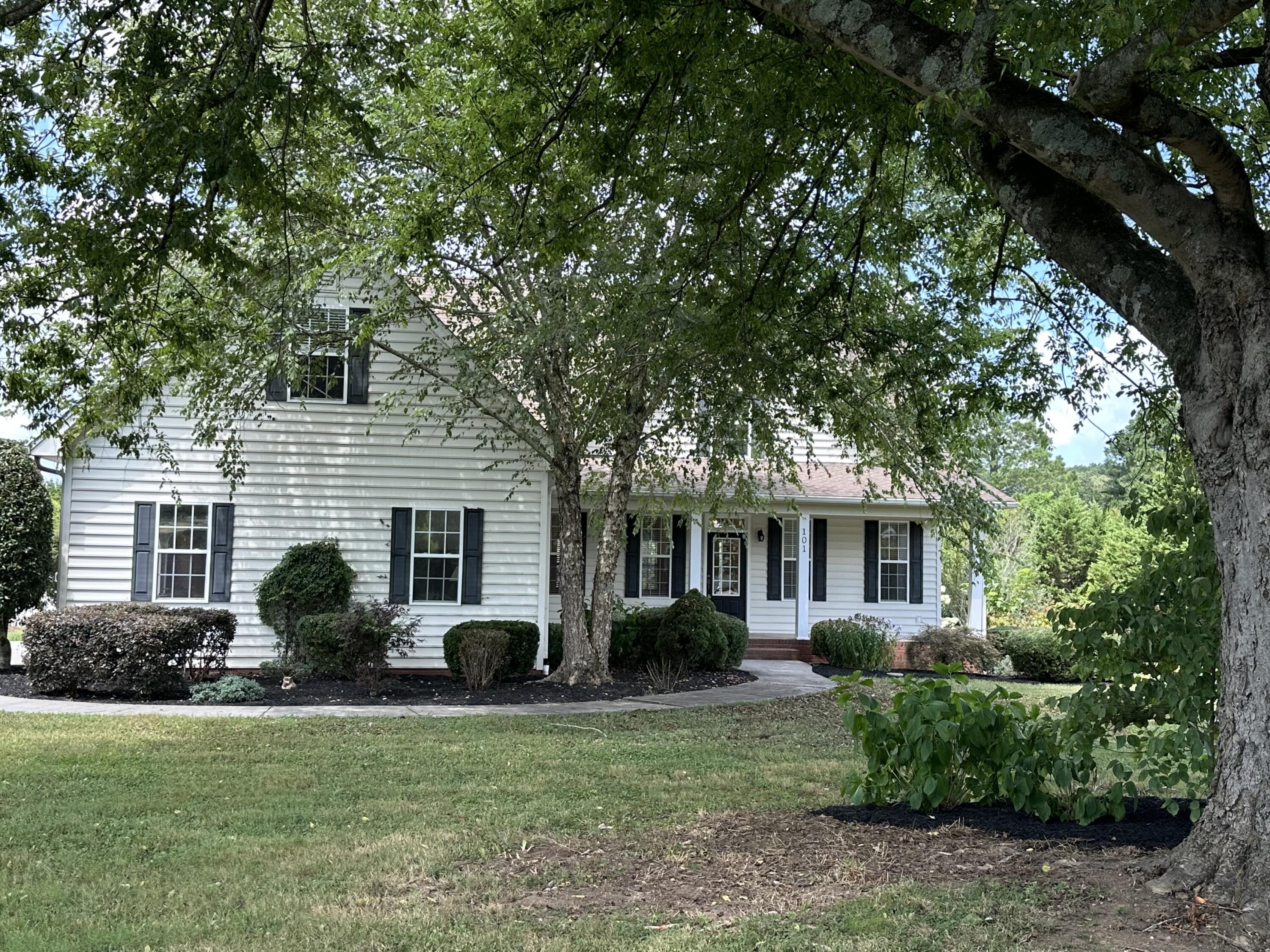 101 NW Deer Trail