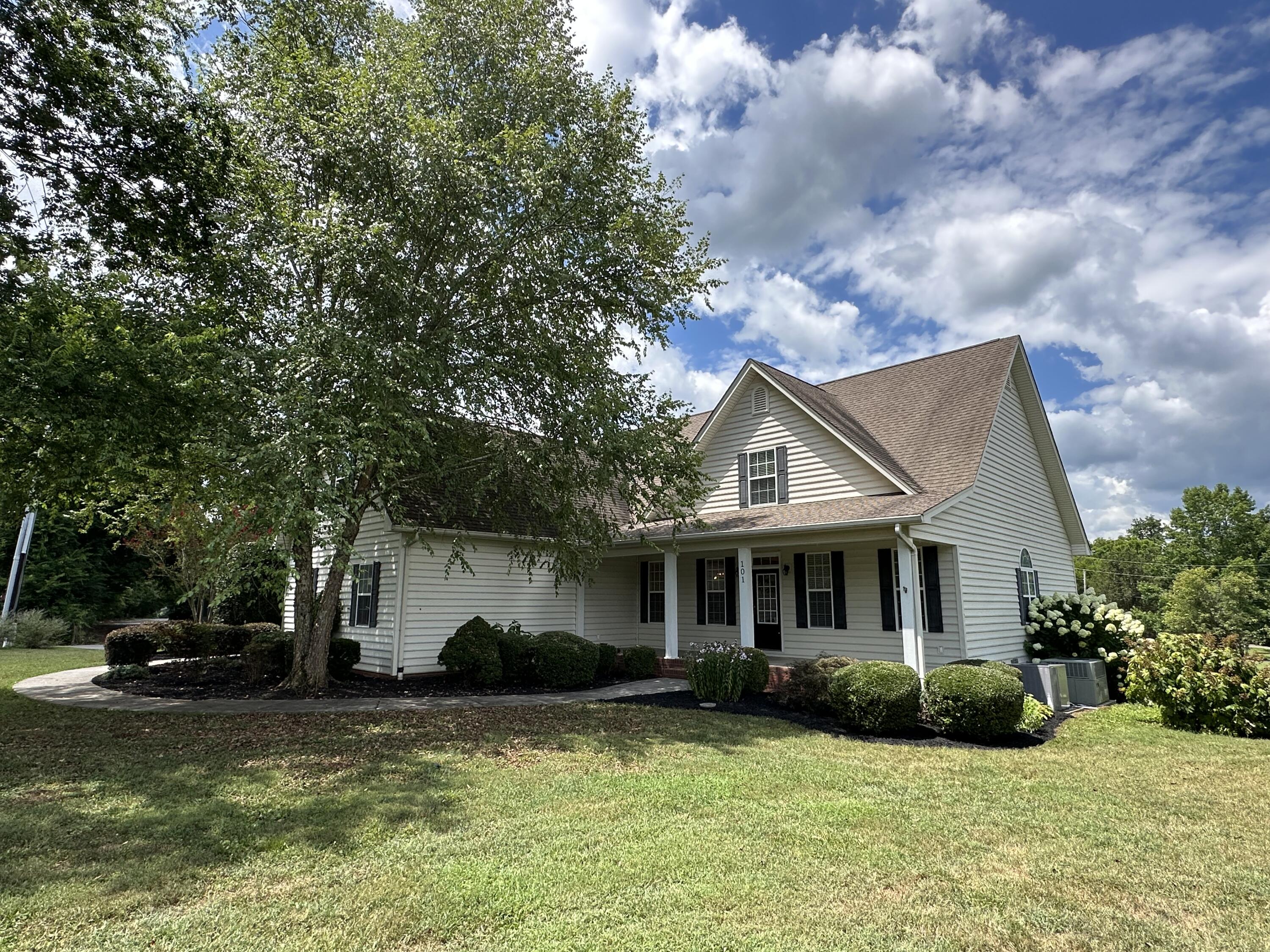 101 NW Deer Trail