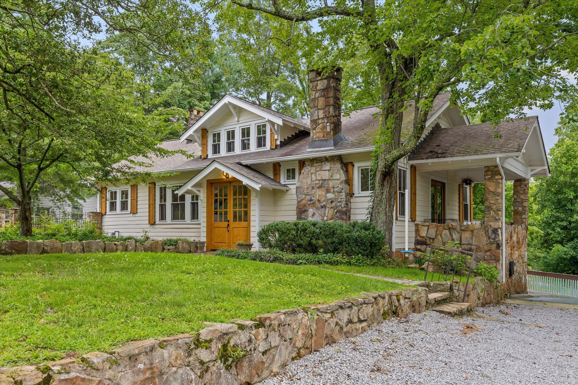 Photo 1 of 56 — 117 S Bragg Avenue, Lookout Mountain, TN 37350