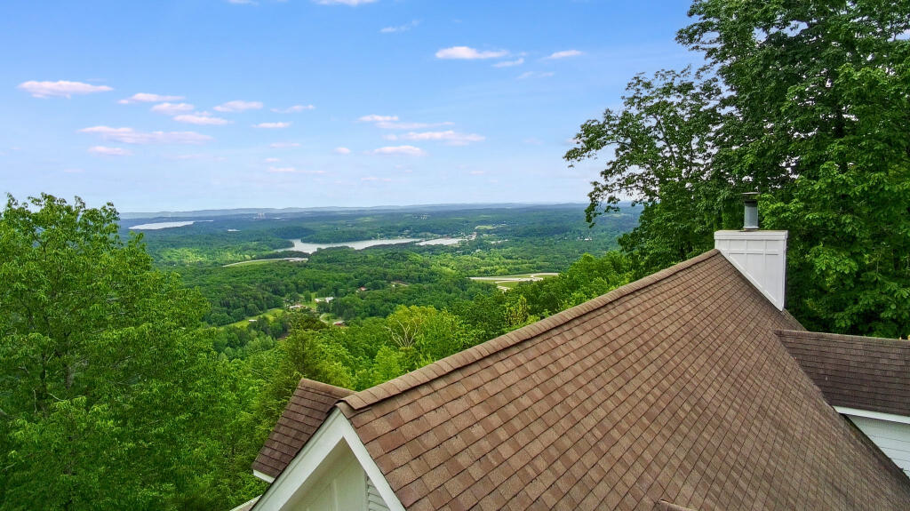 12128 Laurbrow Road, Soddy Daisy, Tennessee image 3