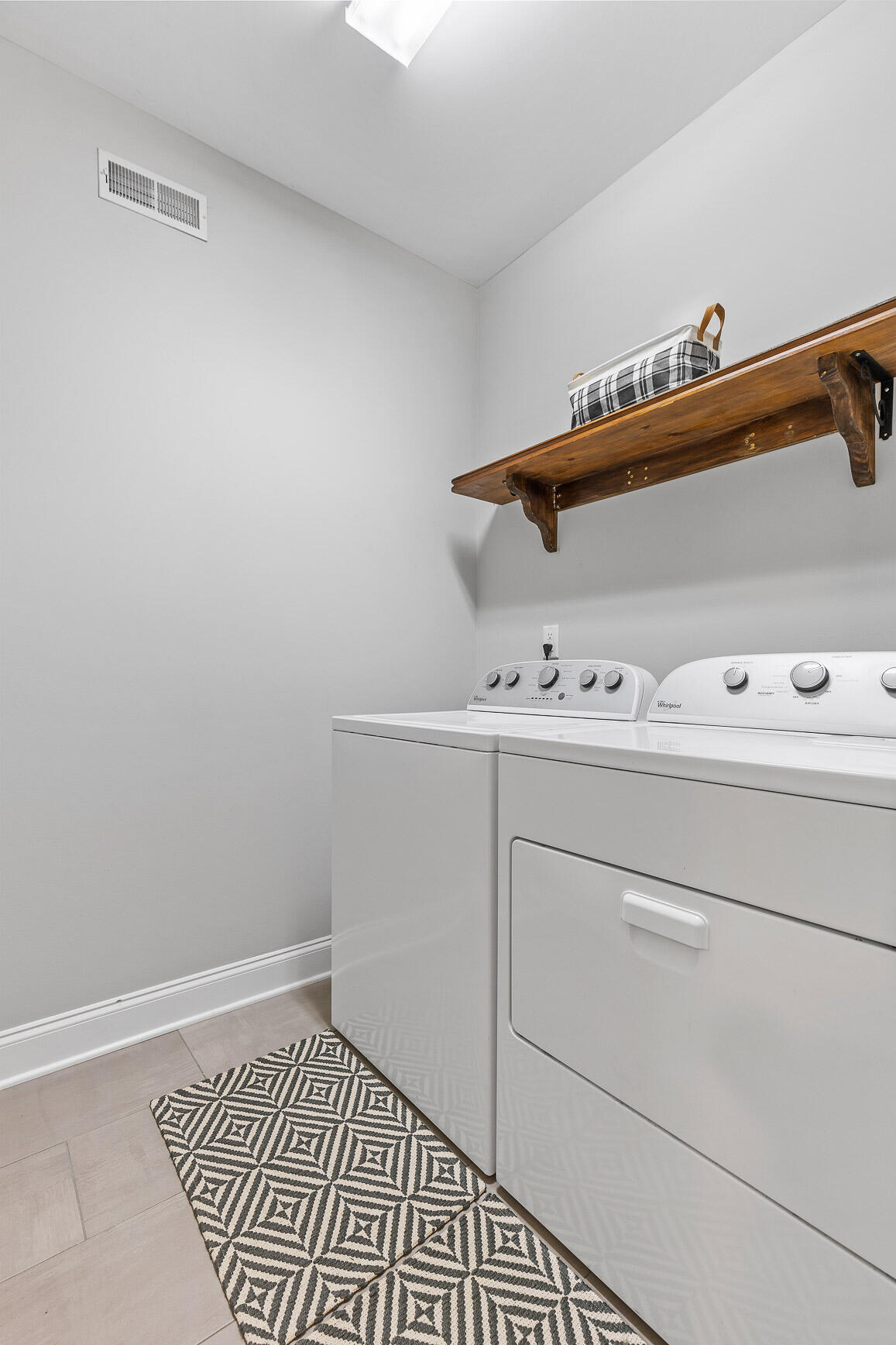 Ooltewah, Tennessee 37363, United States, 4 Bedrooms Bedrooms, ,3 BathroomsBathrooms,Residential,Contingent,21768