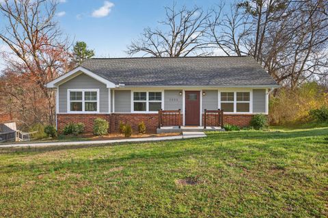 Photo of 1306 Springview Drive, Chattanooga, TN 37421 (MLS # 1529786)