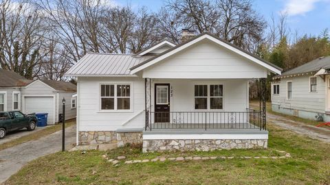 Photo of 123 S Moore Road, Chattanooga, TN 37411 (MLS # 1526684)