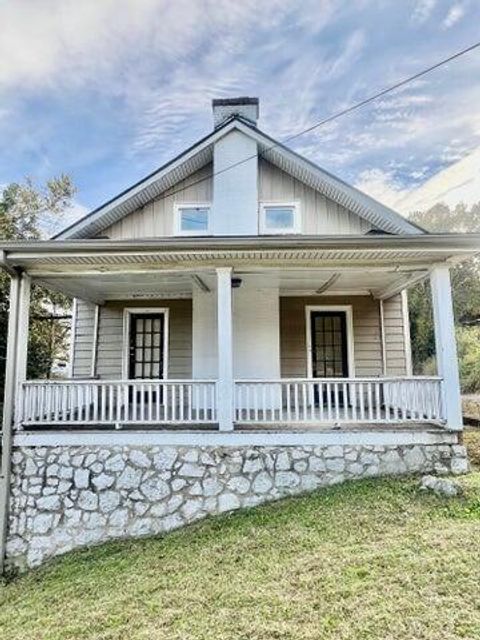 Photo of 2 S Crest Road, Chattanooga, TN 37404 (MLS # 1522958) Photo of 2 S Crest Road, Chattanooga, TN 37404 (MLS # 1522958)