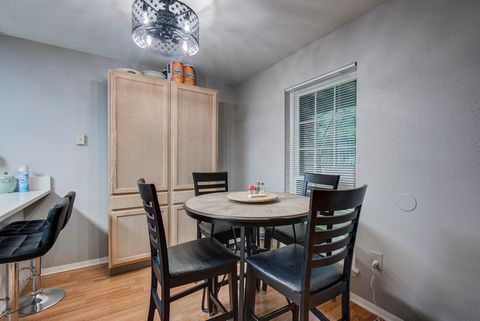 Tiny photo for 900 Mountain Creek Road, Chattanooga, TN 37405 (MLS # 1527529)