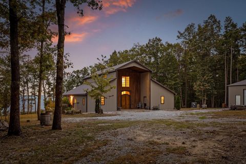 Photo of 400 Maple Trail, Pikeville, TN 37367 (MLS # 1523151)