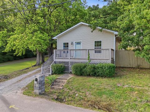 Photo of 131 Signal Hills Drive, Chattanooga, TN 37405 (MLS # 1535114)