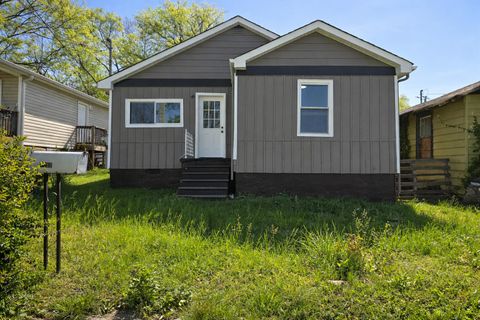 Photo of 2432 Dodds Avenue, Chattanooga, TN 37407 (MLS # 1531384)